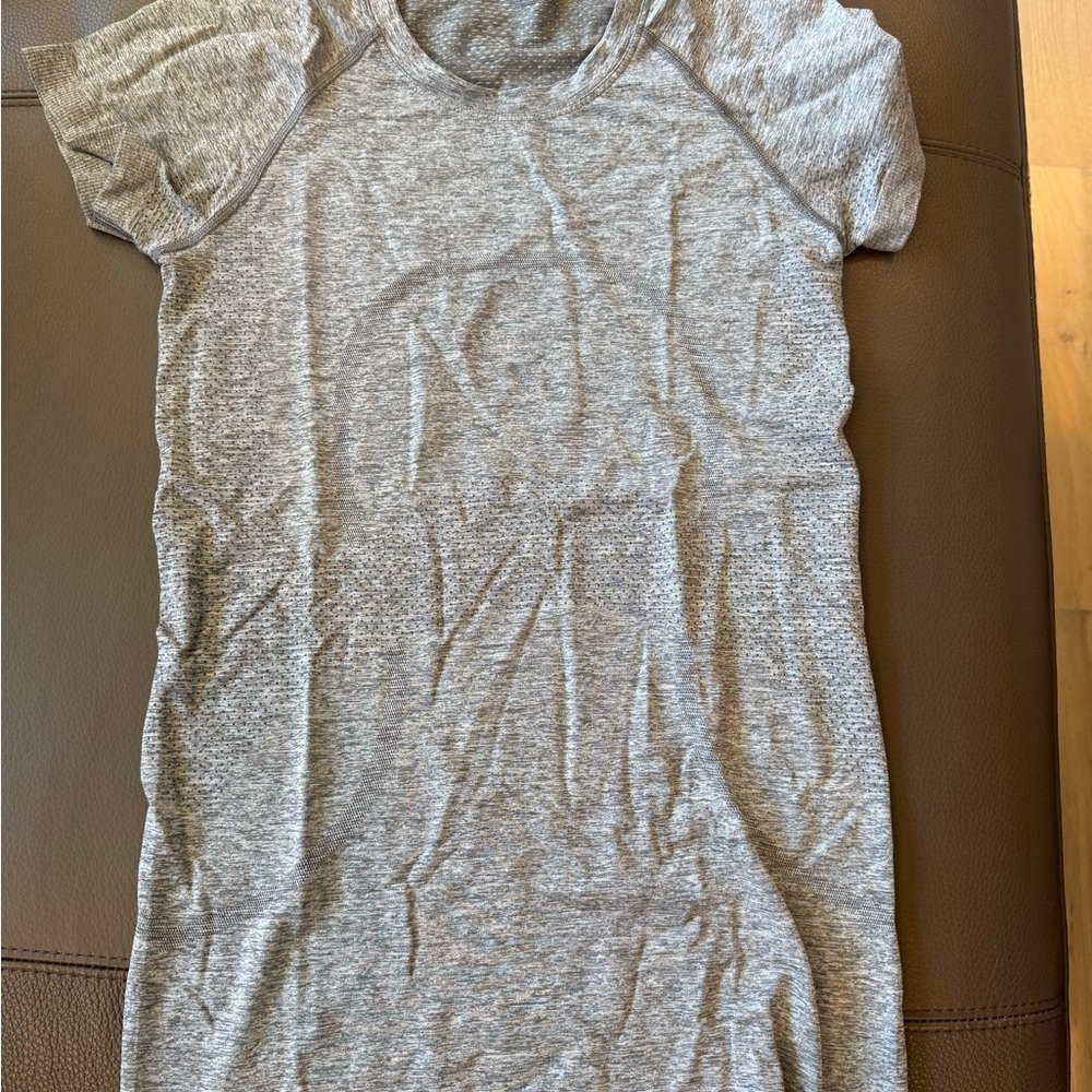 Gray Short Sleeve lululemon Swiftly Tech (hip length) size 4